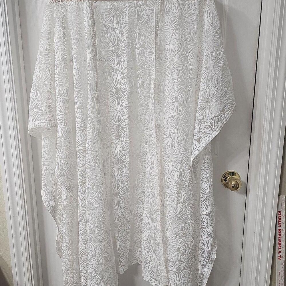 POL Floral Daisy Crochet Lace Open Front Kimono Cardigan